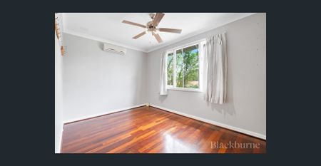 THREE BEDROOM FAMILY HOME - Photo 2