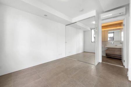 Elegant City Living in the Iconic Skyneedle Apartments - Photo 3