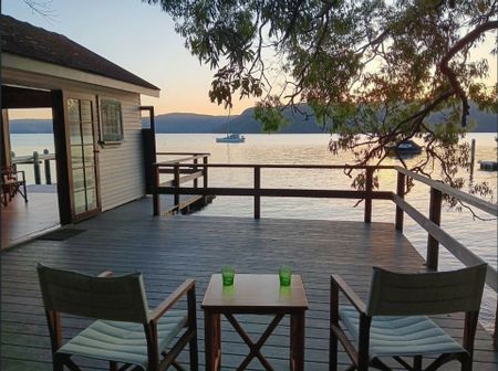 4 Bedroom Deep Waterfront Home - Photo 5