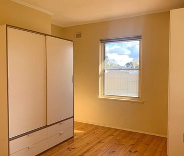 Conveniently located family home! - Photo 2