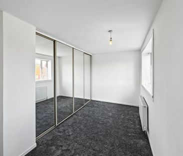 2 bedroom semi-detached house to rent - Photo 3