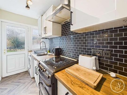 Henconner Gardens, Leeds, LS7 - Photo 1