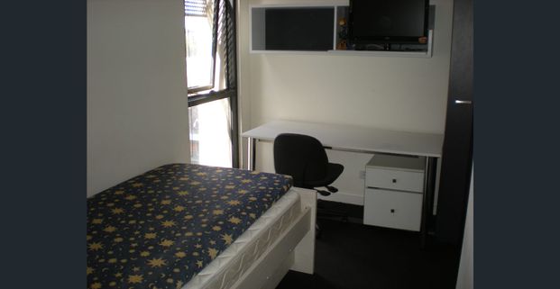 BARGAIN!! Modern & stylish fully furnished studio apartments. - Photo 1