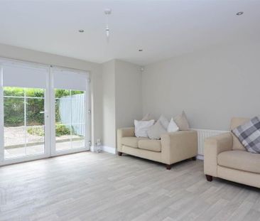 1 Lesley Court, 25 Stockmans Lane, Belfast, BT9 7JA - Photo 2