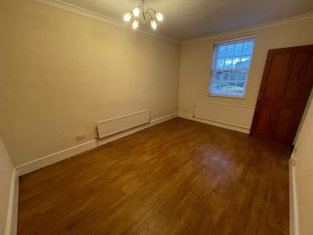 Chobham Road, Knaphill, Woking, Surrey, GU21 2SU - Photo 4