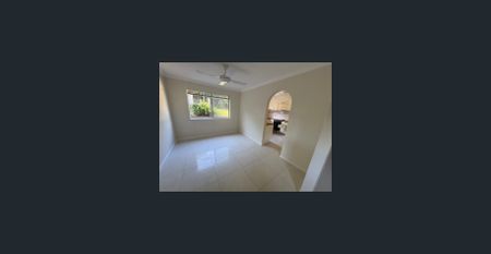 Aspley house 4 Bedroom big yard all aircons available now - Photo 2