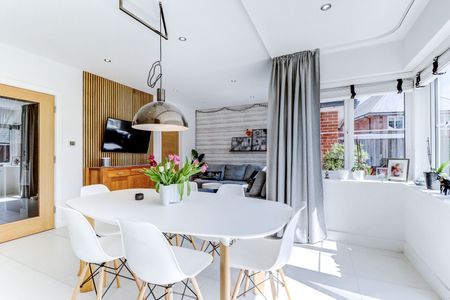 5 bedroom detached house to rent - Photo 3