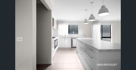 ✨ Modern 4-Bedroom Family Home in a Prime Pakenham Location - Photo 3