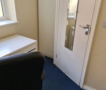 Room in a Shared House, Dolphin Court, CV4 - Photo 2