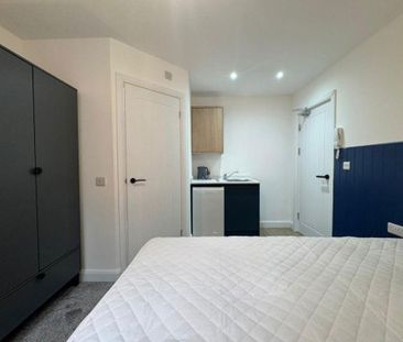 1 bedroom in a house share to rent - Photo 2