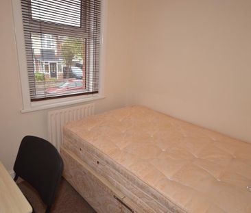 Bournemouth Beswick Avenue Ensbury Park, BH10, Dorset - Photo 3