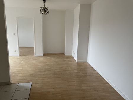 Location Appartement 2 pièces 41m² LA MADELEINE 59110 - Photo 2