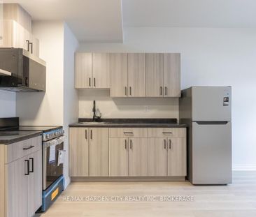 54 FRONT STREET S, Thorold, Ontario, L2V1X1 - Photo 2