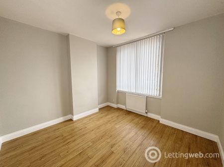 2 Bedroom Ground Flat to Rent - Photo 2