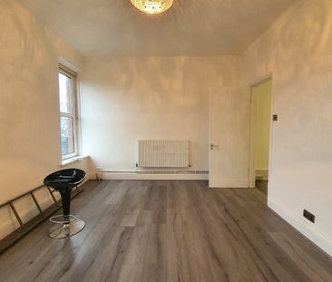 £950 PCM, Spacious Two Bedroom Apartment in Clare Road, Grangetown,... - Photo 5