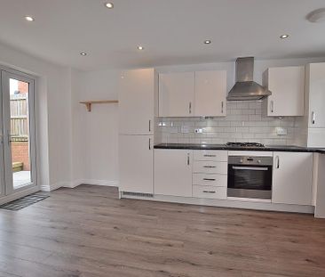 3 bedroom detached house to rent - Photo 5
