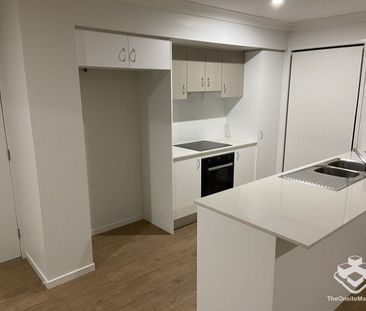 3 BEDROOM TOWNHOUSE - Double Garage, Air Cons, Pets Welcome - Photo 3