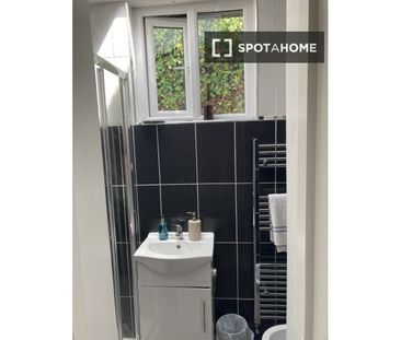 Room for rent in shared 3-bedroom house in Dublin - Photo 4