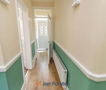 3 Bedroom Bungalow - Semi Detached - Photo 3