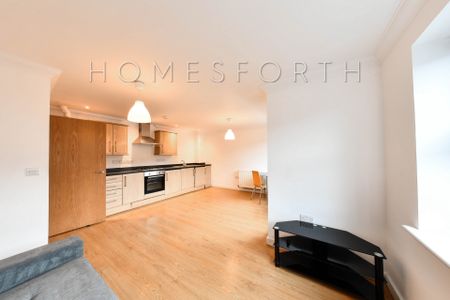 1 Bedroom Flat - Photo 2
