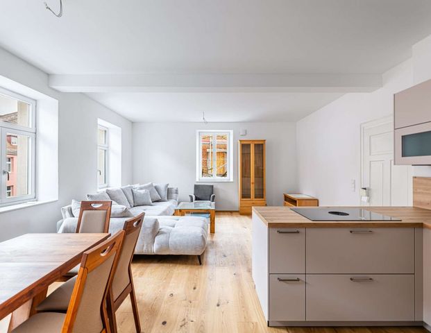 HEGERICH: Möblierte Wohnung im 2. Obergeschoss - Modern saniert mit historischem Flair - Photo 1