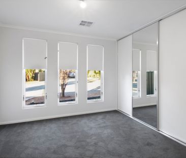 Modern Comfort & Convenient Living in Morphett Vale! - Photo 2