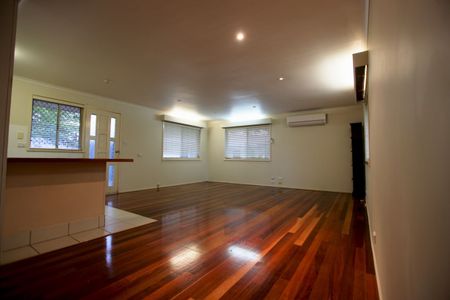 Large Family House, Save Hundred dollars each month on electricity bill! - Photo 4