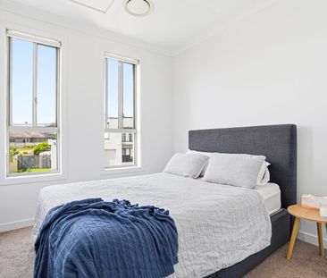 Stunning Family Home in Quiet Street - Photo 4