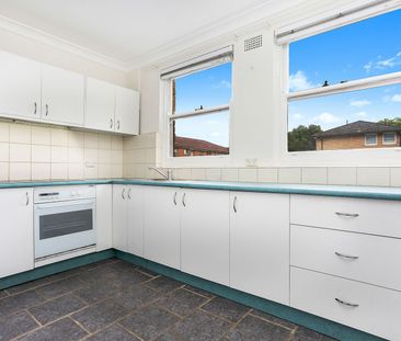 GROUND FLOOR TWO BEDROOM APARTMENT WITH BALCONY AND LOCK UP GARAGE - Photo 3