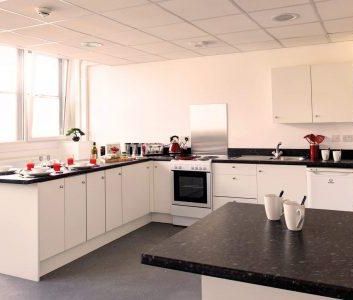 1 bedroom private hall to rent - Photo 1