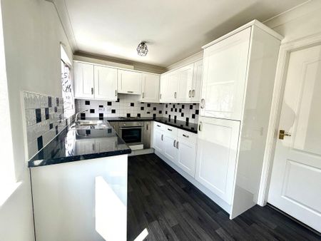 3 bedroom semi-detached house to rent - Photo 4