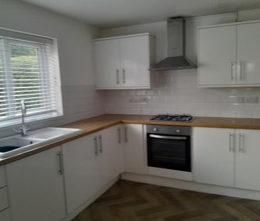 3 bedroom semi-detached house to rent - Photo 4