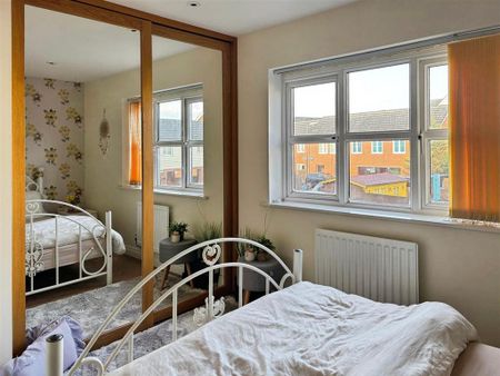 2 bedroom terraced house to rent - Photo 2