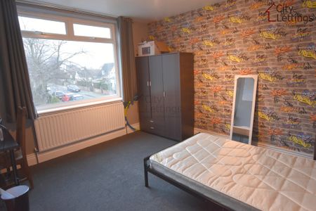 4 Bedroom End Terraced House - Photo 4