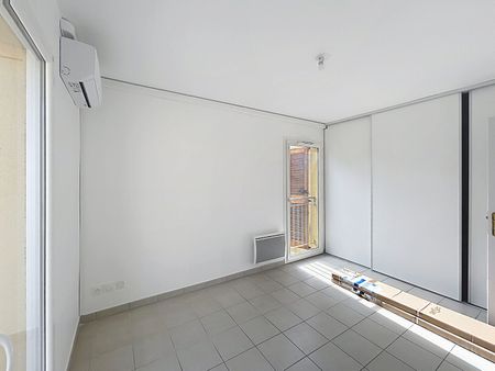 Appartement T3 près de SALON DE PROVENCE à louer - Photo 2