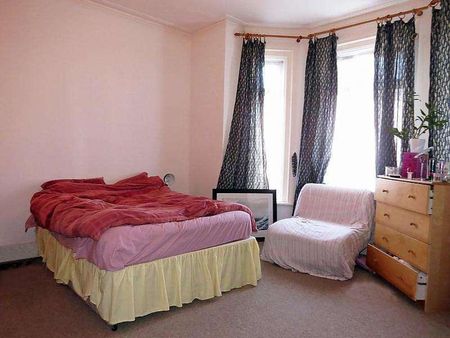 Bedroom Detached House In Winton, BH8 - Photo 2