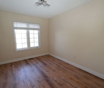 For Lease - 41 Chelton Dr Drive, Richmond Hill, Ontario - Photo 2