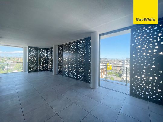 North Facing Spacious 1 Bed with Huge Balcony! - Photo 1