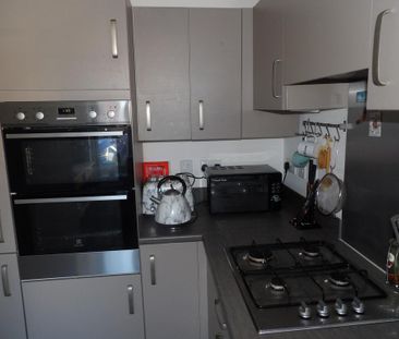 3 bedroom semi-detached house to rent - Photo 6