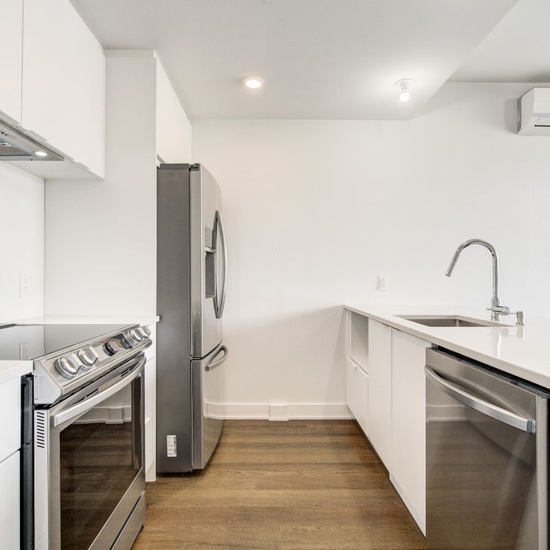 185 16e Avenue, #203 - Photo 1