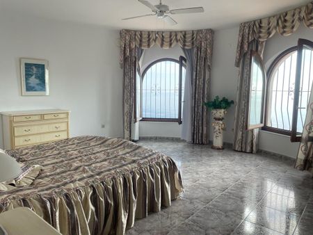 LONG TERM RENTAL. Beachfront villa for rent in Cumbre del Sol - Foto 2