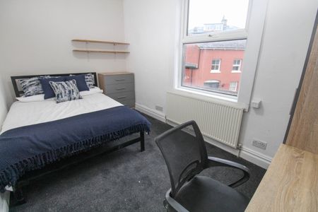 BILLS INCLUDED – Claremont Avenue,Woodhouse, Leeds, LS3 - Photo 4