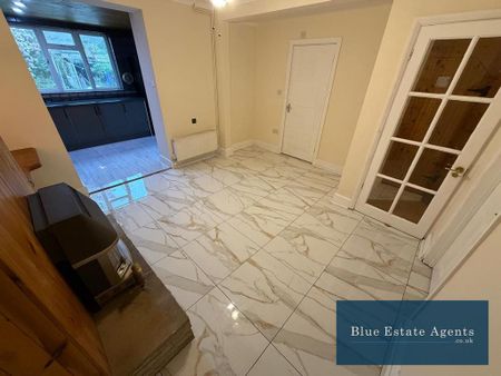 4 bedroom terraced house to rent - Photo 2