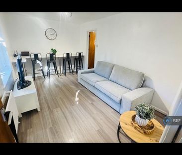 1 bedroom in a house share to rent - Photo 1