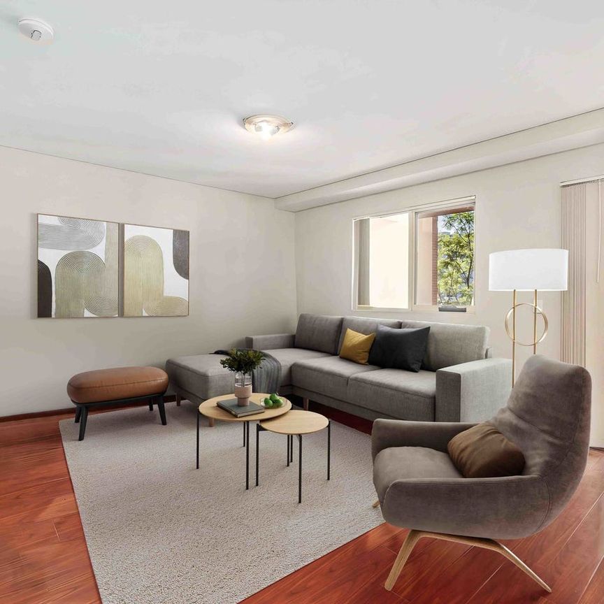 Spacious Three-Bedroom Apartment in a Convenient Location - Photo 1