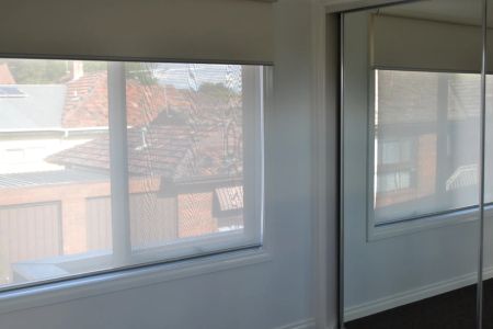 Stunning Modern Townhouse - Premium Regent Location - Photo 3