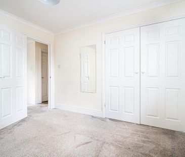 3 bedroom flat to rent - Photo 4