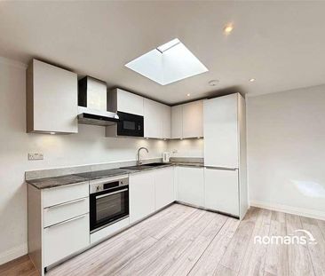 Buckingham Place, Bellfield Road, High Wycombe, Buckinghamshire, HP13 - Photo 2