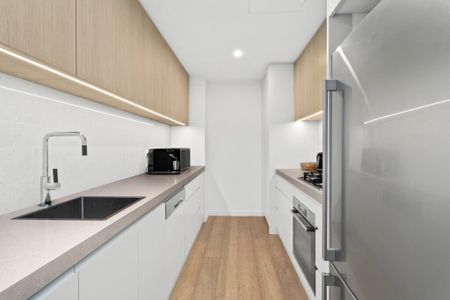 Luxury One Bedroom Apartment - Photo 3