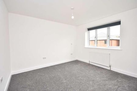 Sanders Lane, Aylesbury, Buckinghamshire, HP21 - Photo 2